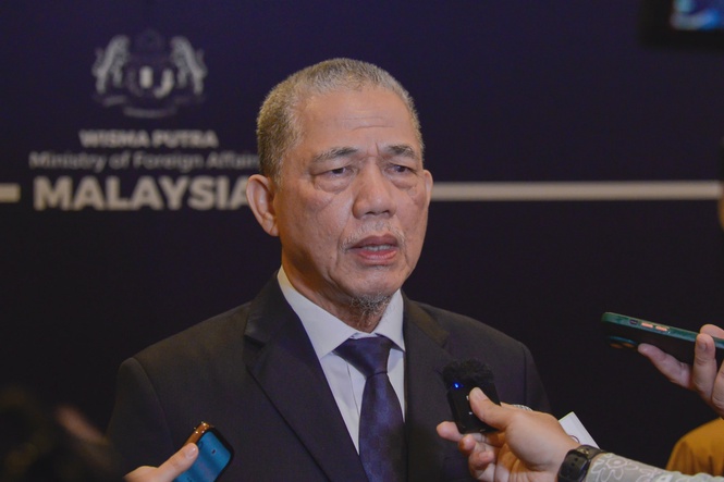 Image from: Fadillah welcomes AirBorneo’s inaugural flight at KLIA