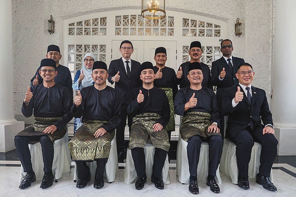 Image from: New Johor exco pledges to deliver on manifesto, drive growth
