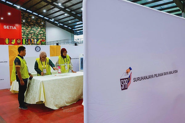 Image from: N9 polls: Early voters cast ballots today in Negeri Sembilan