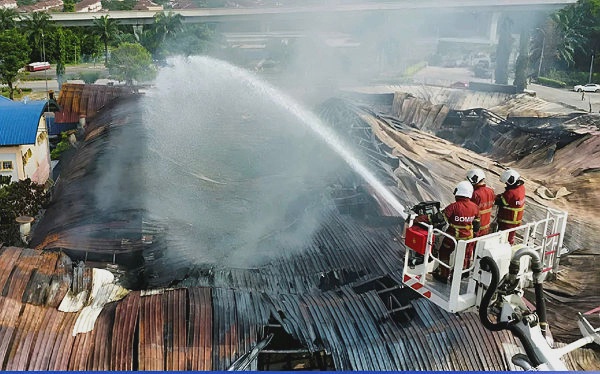Image from: Selangor Wholesale Market resumes after fire – PKPS