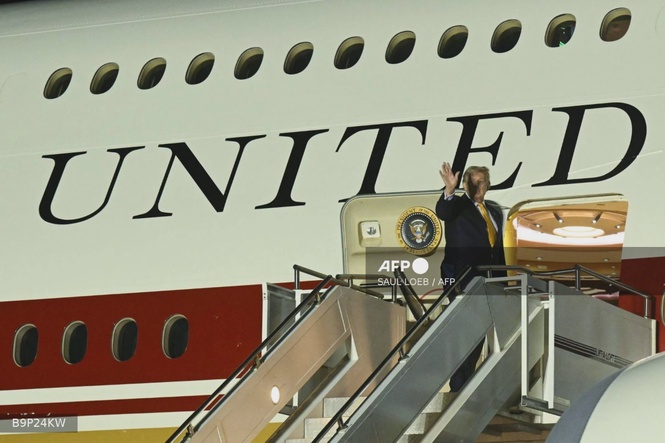 Image from: Trump skips new Air Force One on return from Turkey