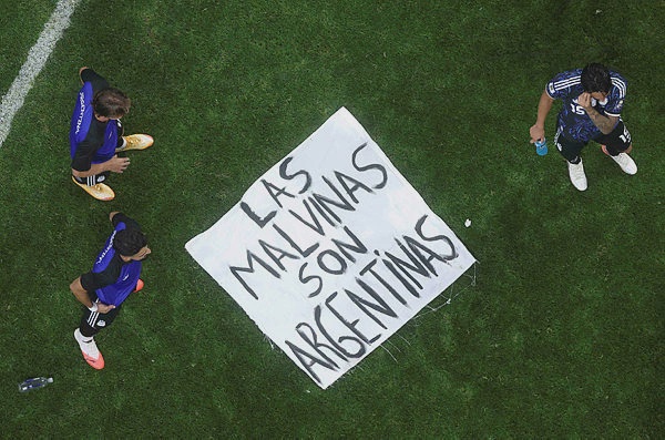 Image from: Argentina faces ban over Falklands banner