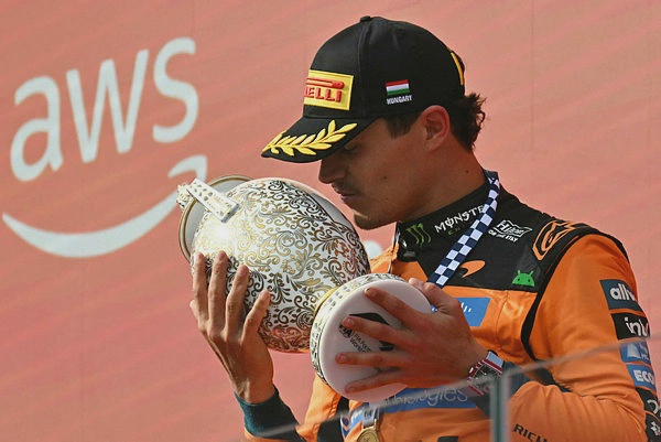 Image from: Norris heaps praise on McLaren for updated car and victory