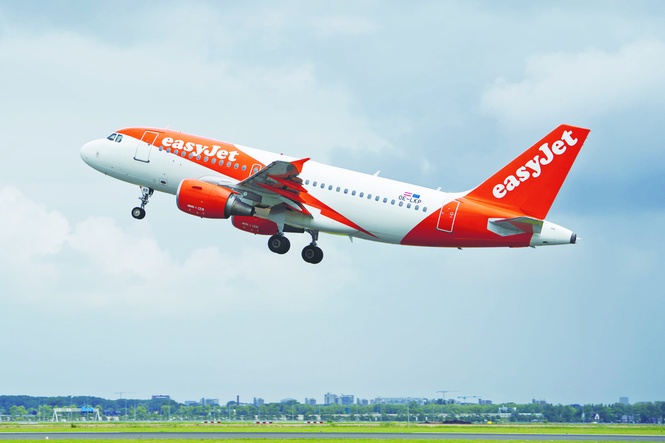 Image from: EasyJet shares jump after airline backs Castlelake bid