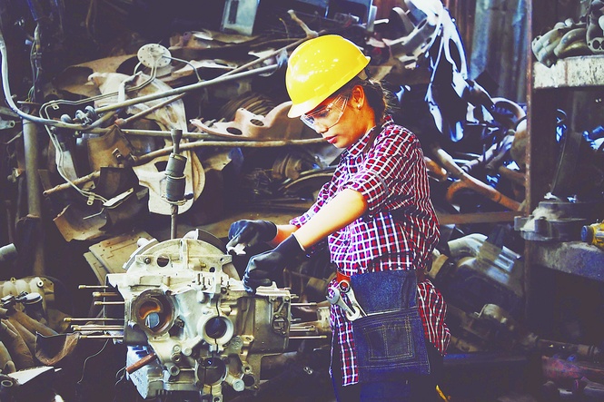 Image from: Women make presence felt in China DIY, maintenance space