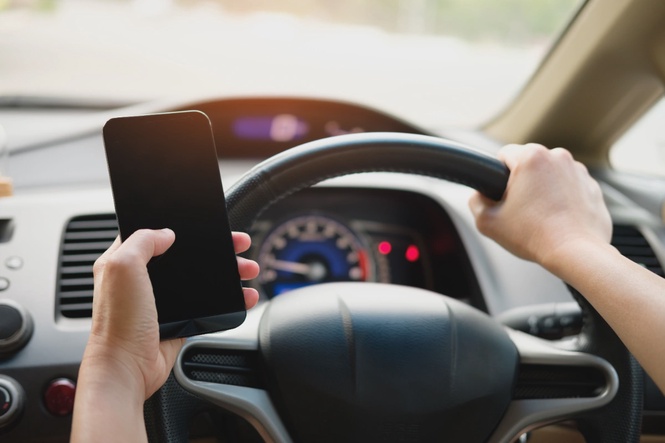 Image from: Singapore tables bill to penalise drivers on phones