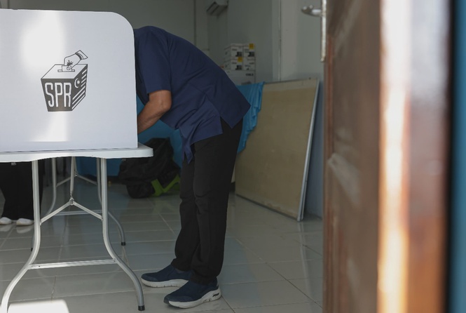 Image from: Anwar calls on ATM, PDRM personnel to support PH candidate
