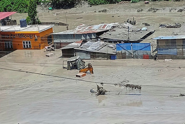 Image from: 17 Malaysians among hundreds missing in Nepal floods