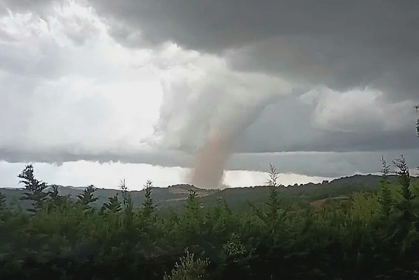 Image from: 41 hurt as tornado rips through village in southern France