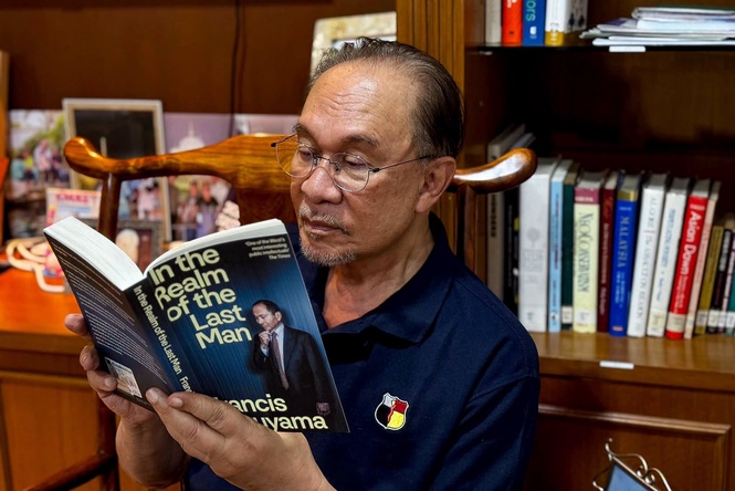 Image from: PM Anwar pulang ke rumah selepas pembedahan hernia