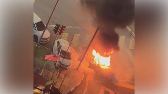 Image from: BMW destroyed, Perodua Axia damaged in KL Gateway Mall fire