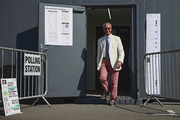 Image from: Farage and Count Binface go head-to-head in snap UK poll