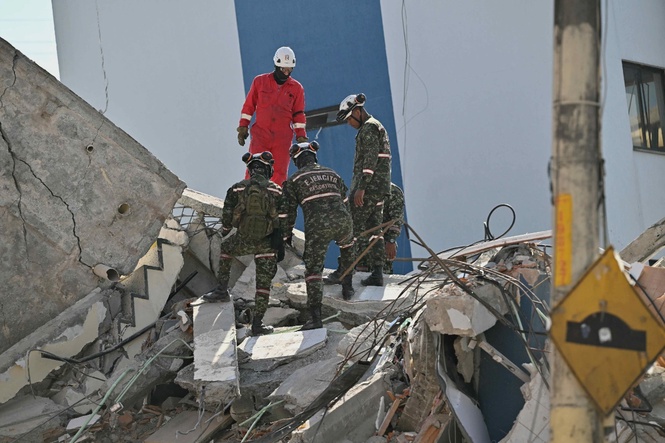 Image from: Colombia scrambles to find survivors as quake death toll rises to 181