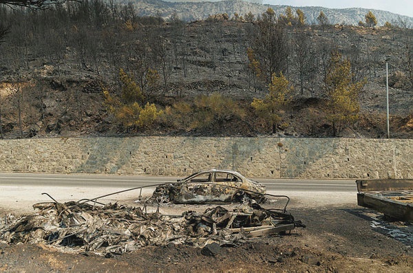 Image from: Croatia wildfire forces 2,000 to flee, leaves dozens injured