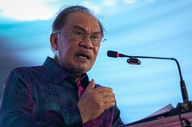 Image from: Anwar ziarah Fadillah, Ismail Sabri di IJN