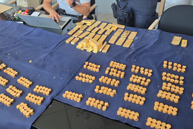 Image from: Student discovers suspected €9 million gold hoard at Belgian building site