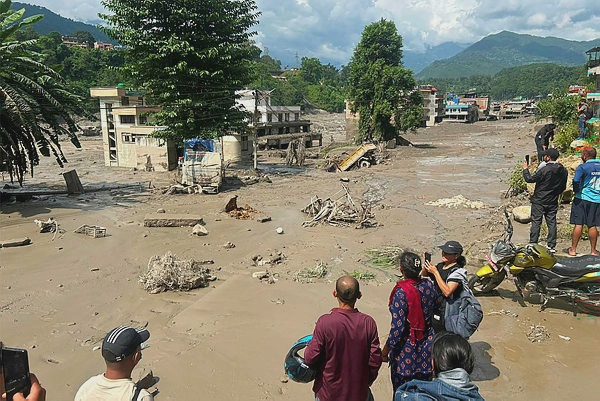 Image from: Mudslide from Nepal causes ‘major casualties’ in Tibet