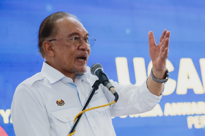 Image from: Anwar: Sharifah Hapsah’s award reflects M’sian women’s contributions