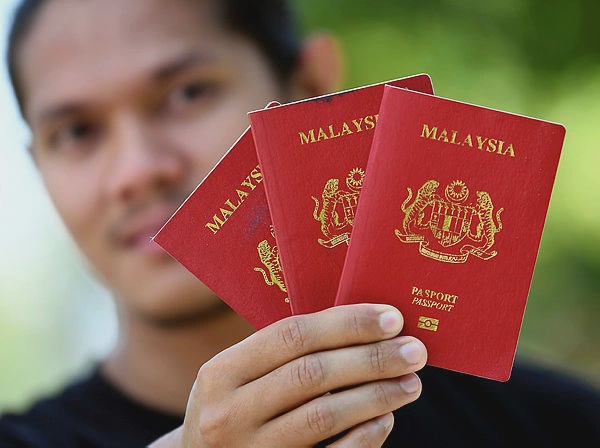 Image from: Only two airlines face issues with Malaysian passports: JIM