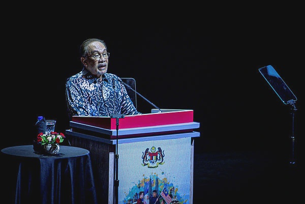 Image from: PM Anwar vows recovered national revenue will return to the people