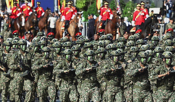 Image from: Vat 69 Commandos mark 69th National Day with symbolic free-fall at Stadium Kajang