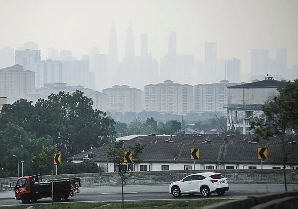 Image from: Respiratory illnesses soar as haze blankets Malaysia