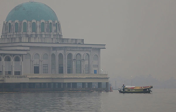 Image from: Avoid outdoor activities, wear face masks – Len Talif