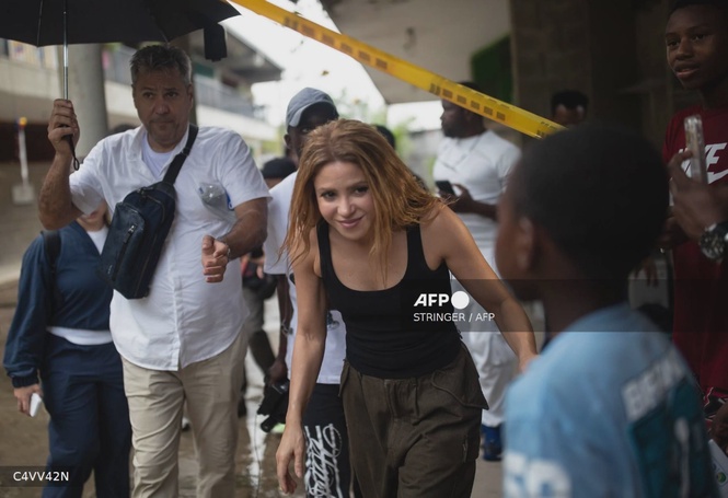 Image from: Shakira visits quake-hit Colombia region, pledges to rebuild schools