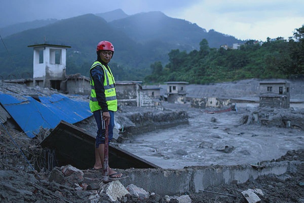 Image from: Nepal warns rescue teams of rising flood waters
