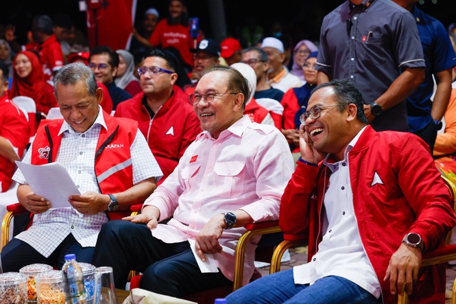 Image from: Melaka polls: Anwar leaves PKR seat talks to Amirudin
