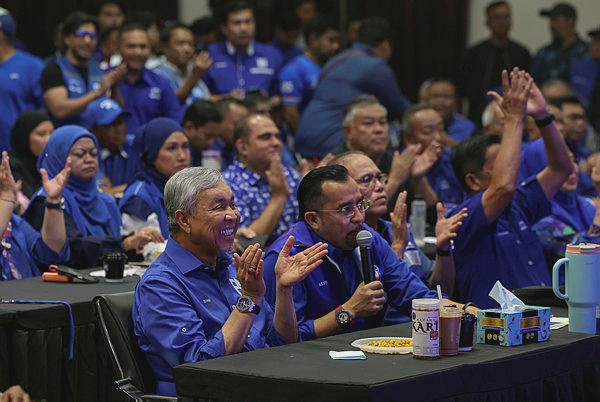Image from: Asyraf urges BN supporters to remain humble after Negeri Sembilan victory
