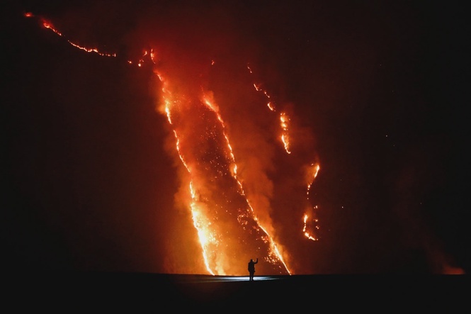 Image from: Indonesia closes Bromo Tengger Semeru National Park as wildfire expands