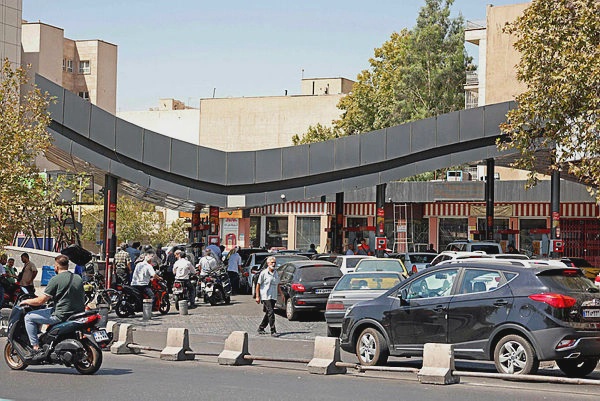 Image from: Long queues at Iranian petrol stations following new US sanctions announcement