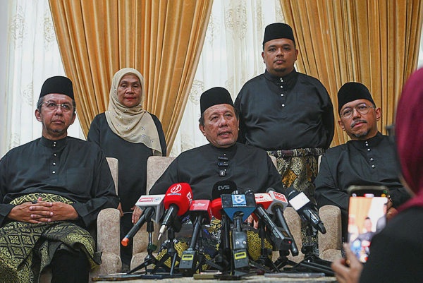Image from: Ismail pledges fair, transparent governance as new Negeri Sembilan MB