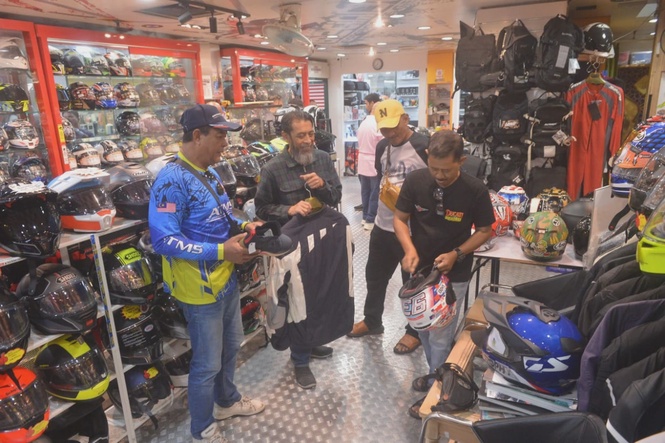 Image from: Why one KL motorcycle shop is thriving despite the rise of online shopping