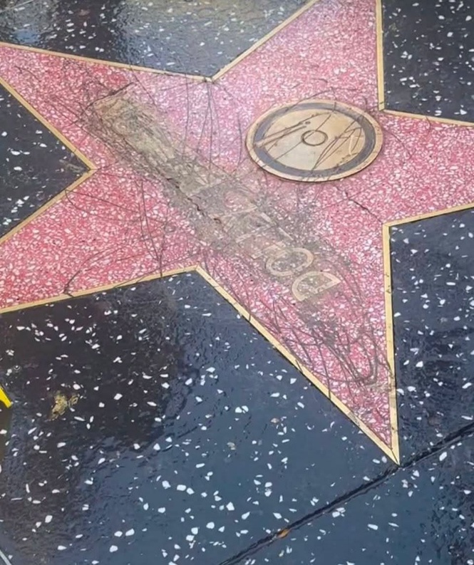 Image from: New Hollywood star for Dolly Parton after vandalism