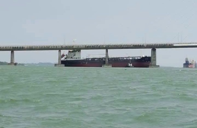 Image from: SDEB confirms Sungai Johor Bridge safe after vessel drift