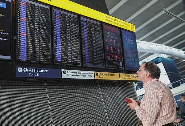 Image from: Air traffic control glitch cancels nearly 1,100 flights in the UK