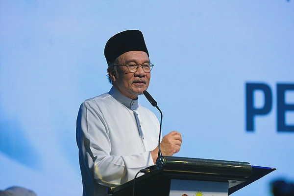 Image from: Anwar firm on not interfering in Negeri Sembilan Ruler dispute