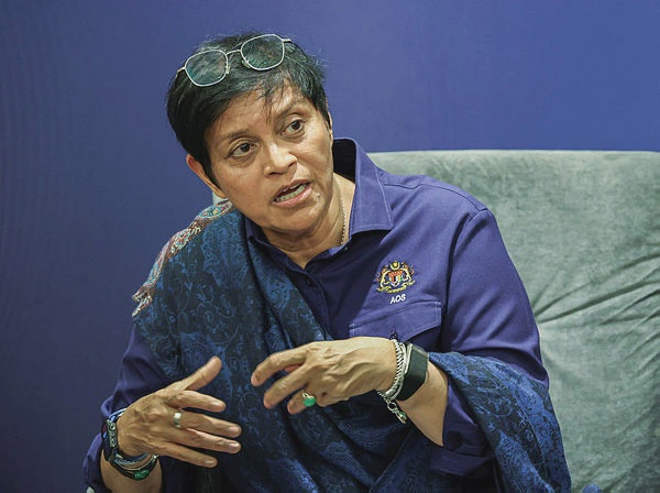 Image from: Azalina setuju hukuman sebatan untuk penjenayah penipuan