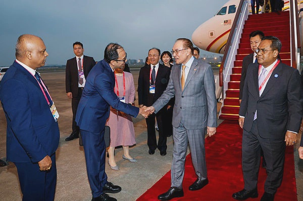 Image from: Anwar to meet industry leaders, deliver keynote address and travel to Hangzhou