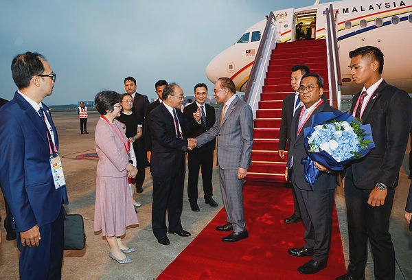 Image from: PM Anwar’s defamation suit against Awang Solahuddin settled