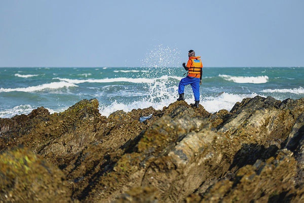 Image from: Drones deployed in SAR for three teens feared drowned at Tanjung Lompat