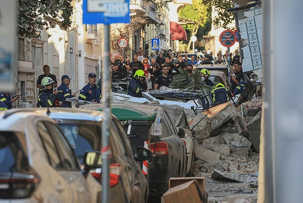 Image from: Gas leak blast causes building collapse in Athens, six missing