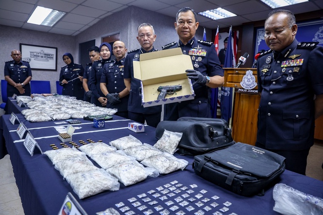 Image from: Polis Johor tumpas dua sindiket, rampas dadah dan pistol