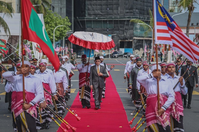 Image from: PM Anwar accorded official welcome in Maldives
