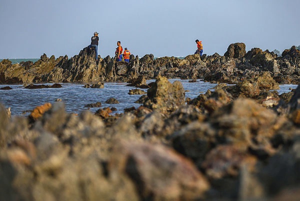 Image from: Tanjung Lompat Beach not open for public use – Penawar ADUN