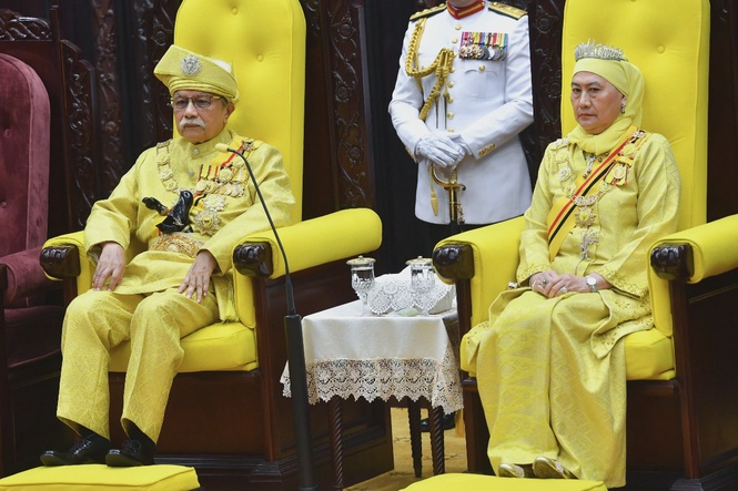 Image from: Negeri Sembilan govt declares Tuanku Muhriz removed, Nadzaruddin new ruler