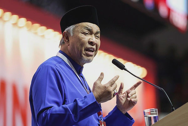 Image from: Zahid challenges those seeking Umno’s exit from Unity Government to dissolve Parliament