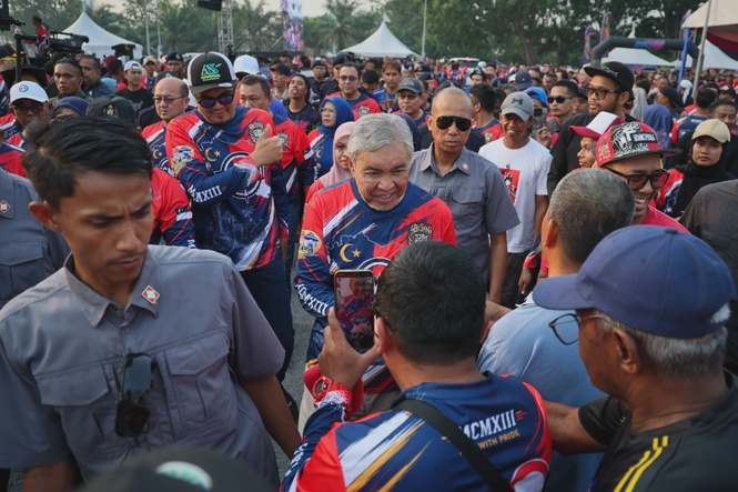 Image from: Zahid urges UMNO grassroots to rebuild strength, eyes ‘blue’ Melaka after Johor